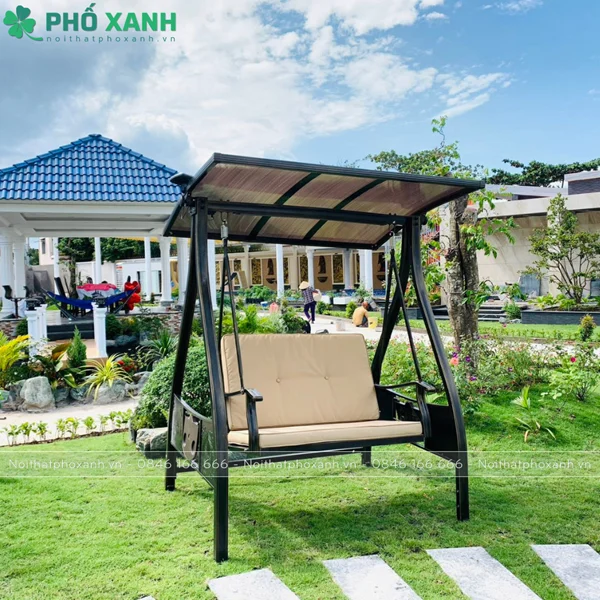 Thiết kế góc chill ban công mùa hè với xích đu treo nghệ thuật