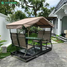 Xích đu 4 chỗ nhập khẩu có mái che phù hơp với không gian sân vườn và biệt thự